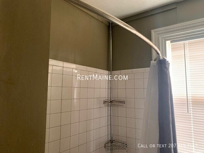 Building Photo - 348 State St