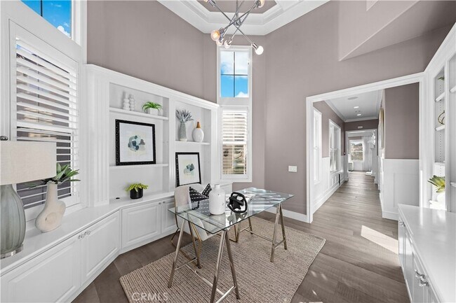 Building Photo - 58 Victoria