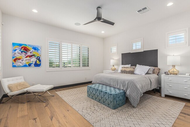 Building Photo - Luxury at Vistal