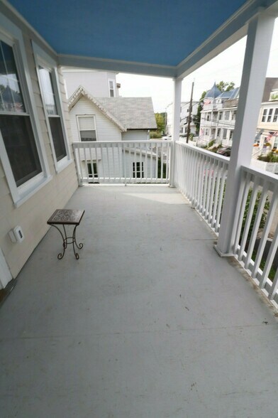 Building Photo - 21 Seafoam Ave