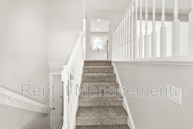 Building Photo - 12865 Valley St