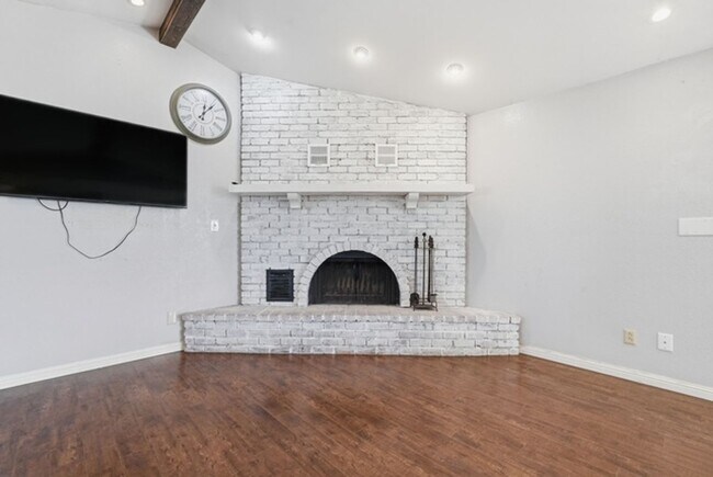 Building Photo - Mesa 4 Bed Single-Level Home • 2,044 Sq Ft • Oversized Yard • Stapley & McKellips