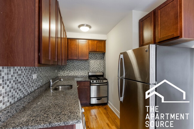 Primary Photo - 550 W Arlington Pl
