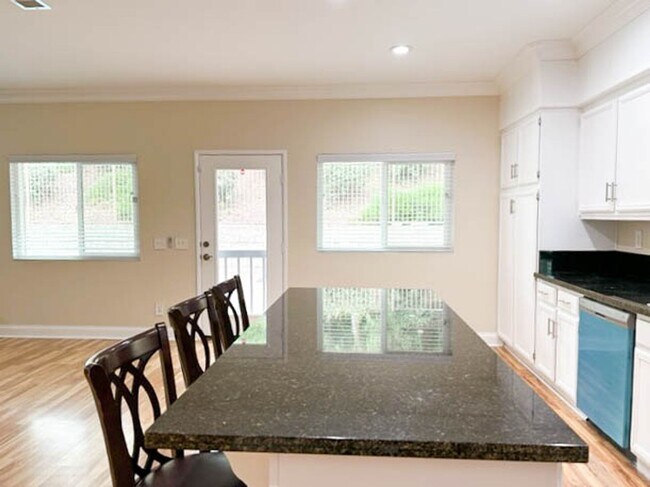 Building Photo - **STUNNING** 8 BEDROOM SOLAR HOME IN GATED...