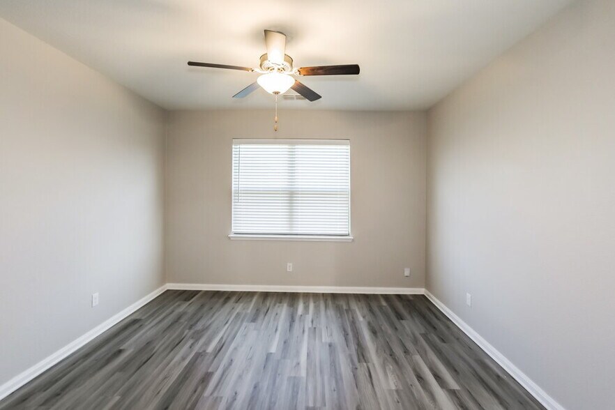 Building Photo - 209 Curt St