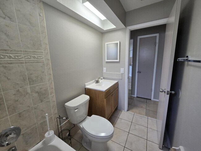 Building Photo - 12367 Linden Dr