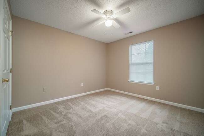 Building Photo - Private Villa Neighborhood****** Rent $1,075/month*********Affordable Living