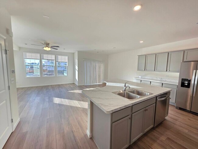 Building Photo - 5919 Hawkweed Dr