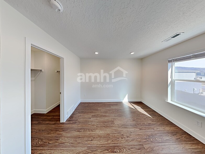 Building Photo - 2378 E Tumbleweed Rd