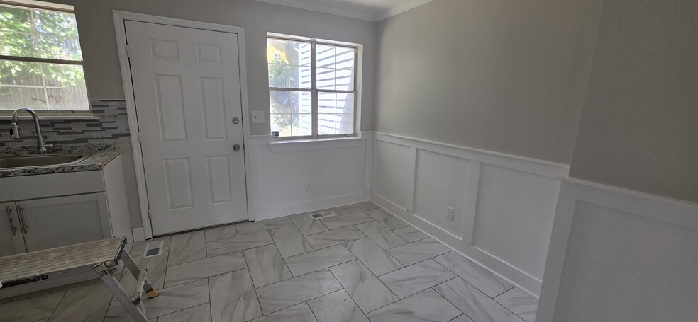 Building Photo - 769 Sylvan Ave