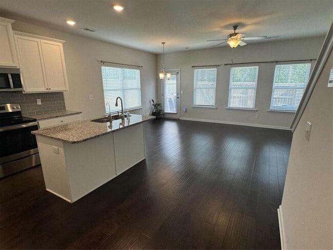 Building Photo - 3376 Highbury Way