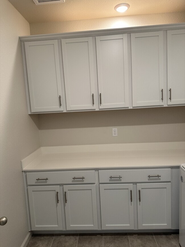 Building Photo - 7042 Mauna Loa Wy