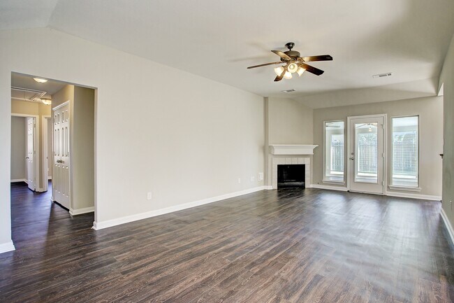 Building Photo - 6506 Larissa Cir