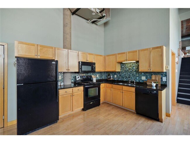 Building Photo - 521 S 7th St