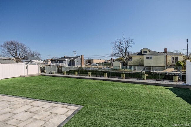 Building Photo - 33 Dock Dr