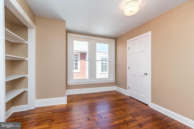Building Photo - 739 S Matlack St