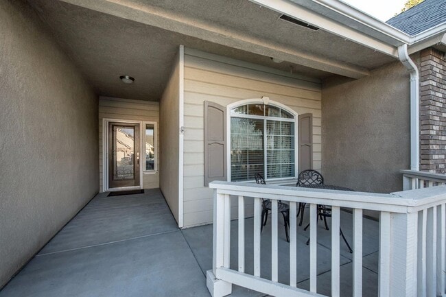 Building Photo - Beautiful Northeast 4 Bedroom 2.5 Bath home