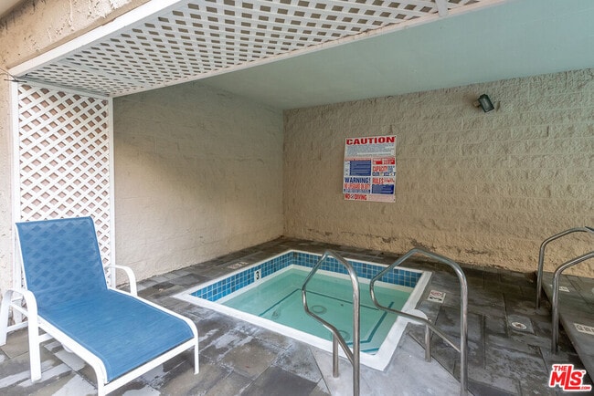 Building Photo - 11645 Montana Ave