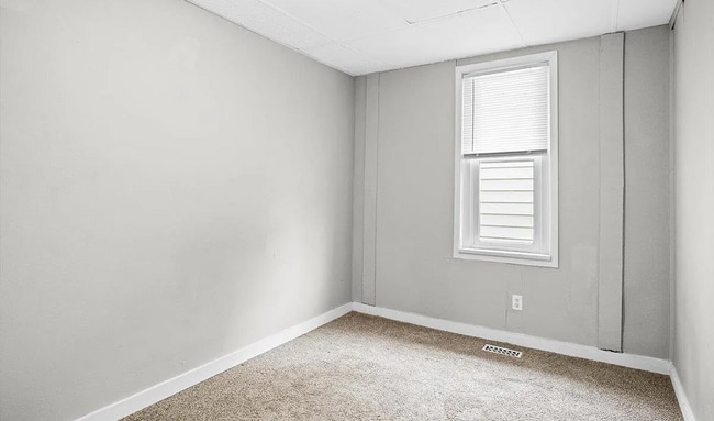 Building Photo - Modern 3 Bed 1 Bath - Section 8 Friendly