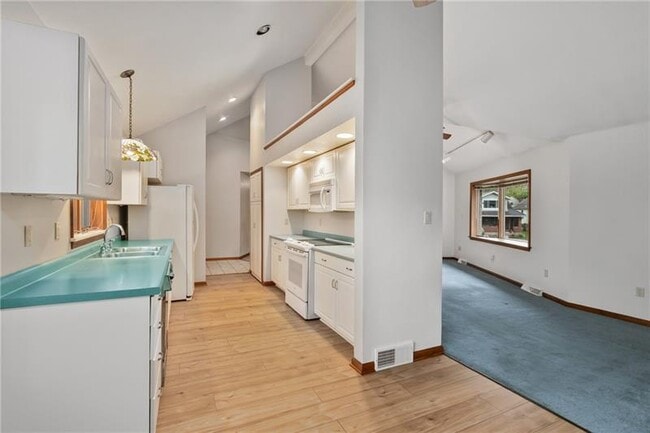 Building Photo - 1301 Grandview Ave