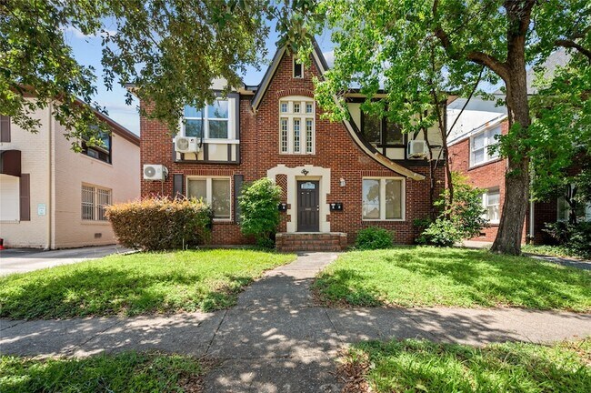 Primary Photo - 907 W Gray St