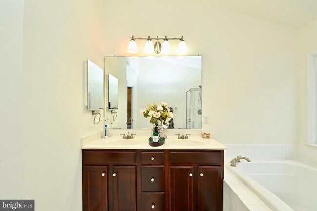 Building Photo - 8240 Gunston Commons Way