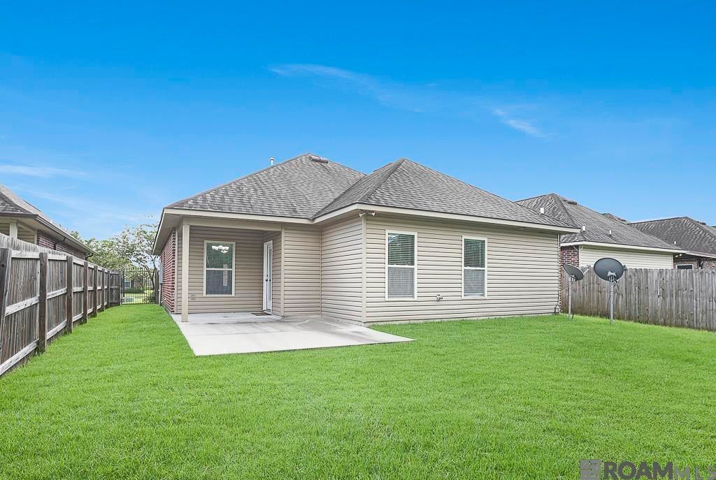 Building Photo - 18317 Sunset Park Dr
