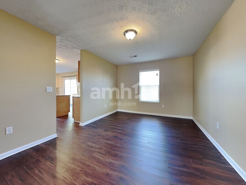 Building Photo - 138 Thompson St