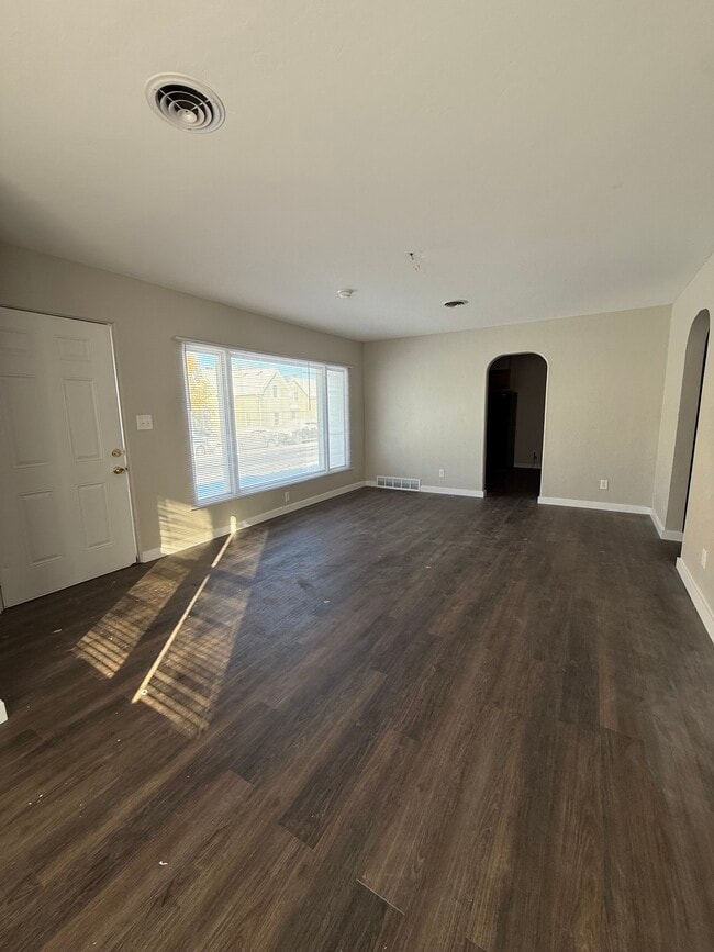 Building Photo - 336 Smith St