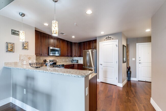 Building Photo - GORGEOUS FURNISHED CONDOMINIUM WITH GREAT ...