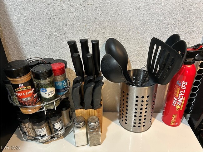 Building Photo - 308 S 10th St