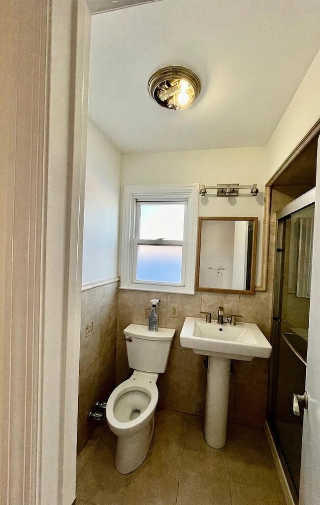 Building Photo - 203 Zabriskie St