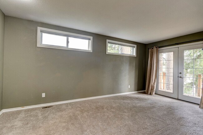 Building Photo - 3 Bed 2.5 Bath Home with a View!