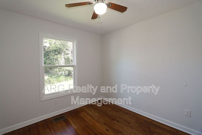 Building Photo - 1095 Ira St SW