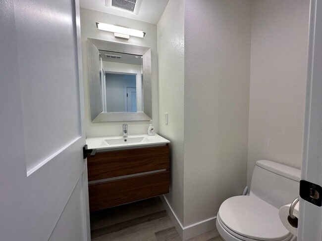 Building Photo - 1 Passage Ln