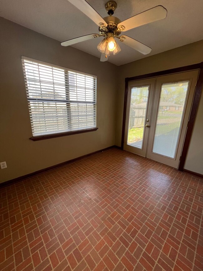Building Photo - 1306 Rue De Cypress