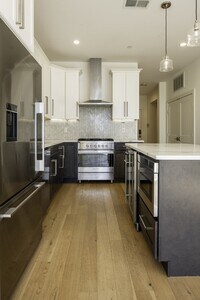 Building Photo - 946 Saratoga St