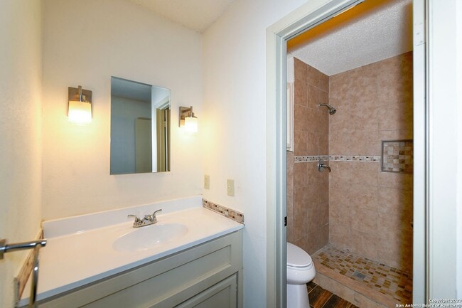 Building Photo - SPACIOUS 4-BEDROOM IN VALLEY FORGE