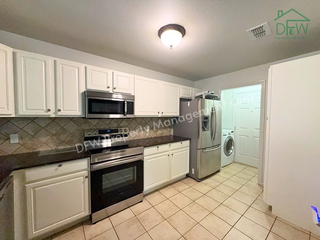 Building Photo - For Lease: Corner Townhome near DFW Airport - 3BR/2.5BA, Private Pool, Attached Garage, W/D Included