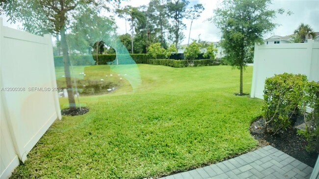 Building Photo - 4612 Hollister Ave