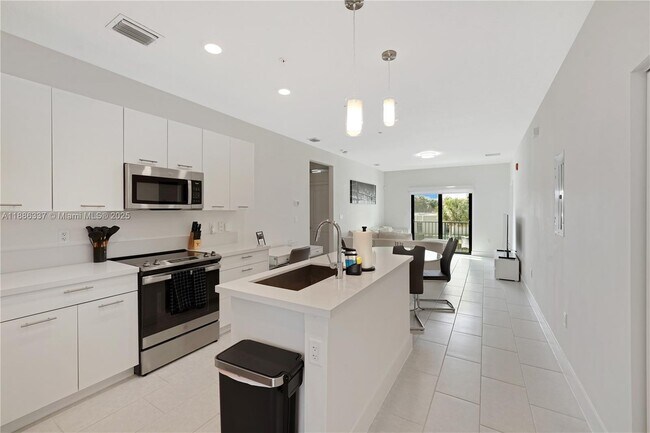 Building Photo - 8167 NW 41st St