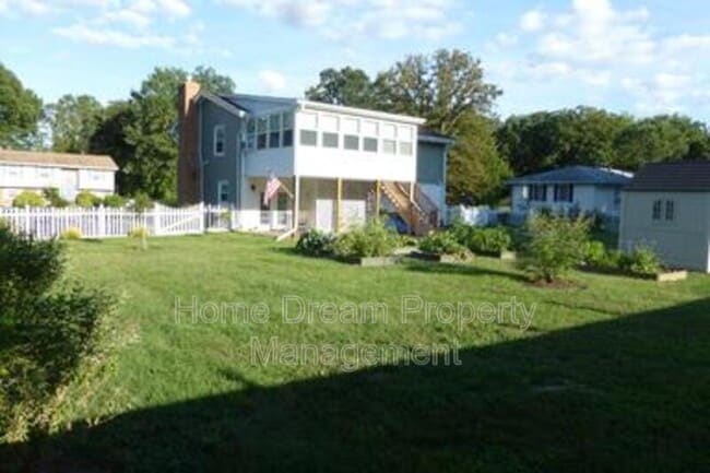 Building Photo - 836 Salem Dr