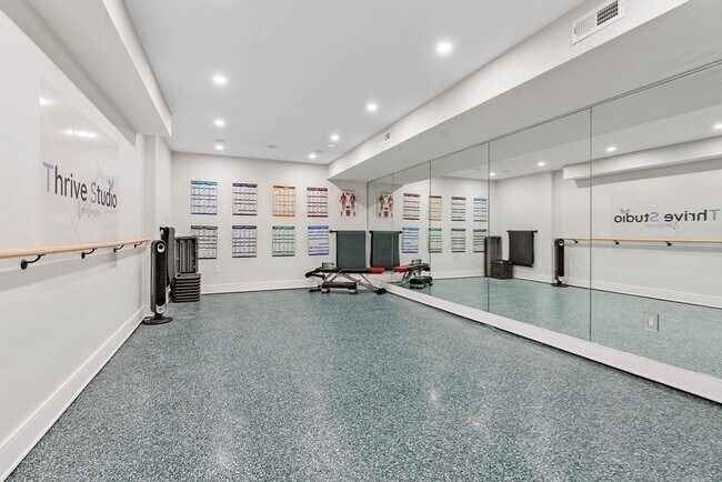 Building Photo - 5 Colonial Rd