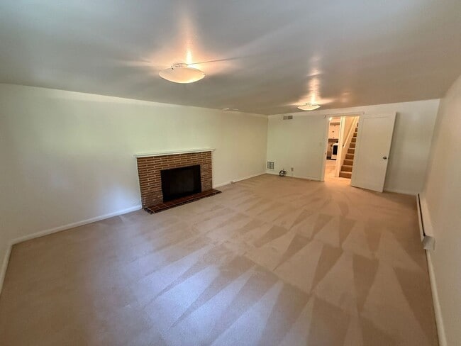 Building Photo - 2 Bedroom 2 Bathroom + Den Magnolia House!