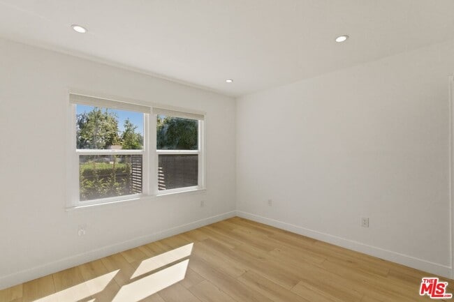 Building Photo - 11671 Chandler Blvd