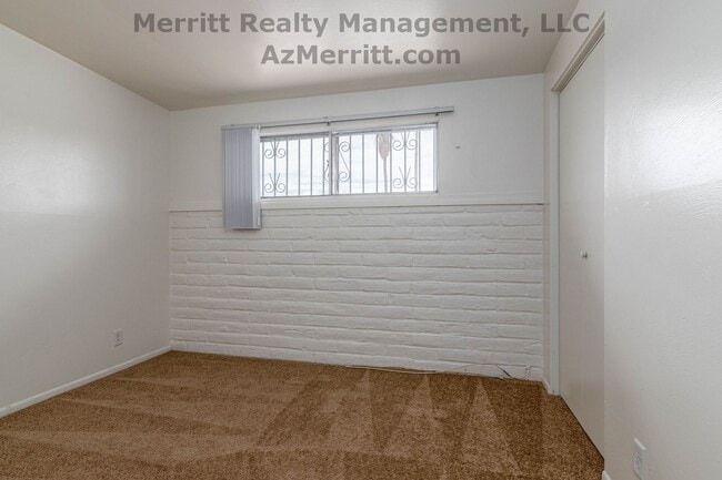 Building Photo - 4 Bedroom, 2 bath,  1/2 month free if you move in by 11/30, air conditioned, fenced yard, carport...