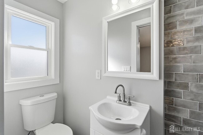 Building Photo - 19 Evelyn Ct