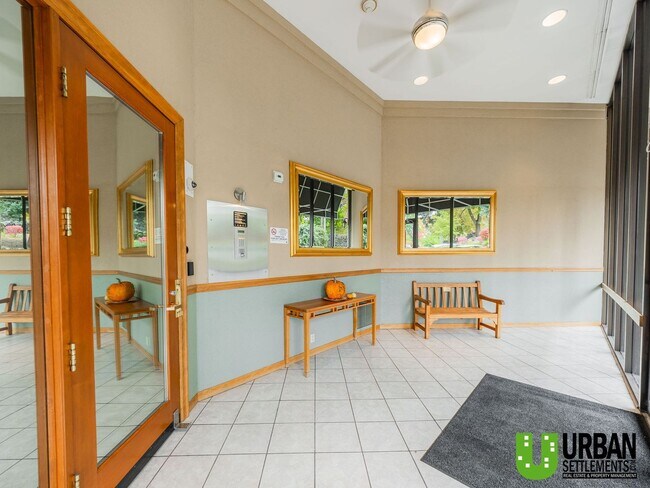 Building Photo - Spacious 2 Bedroom, 2 Bath Condo with Mode...