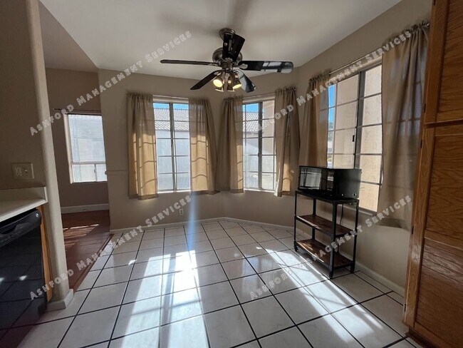 Building Photo - **COMING SOON** BEAUTIFUL 4 BEDROOM 3 BATH...