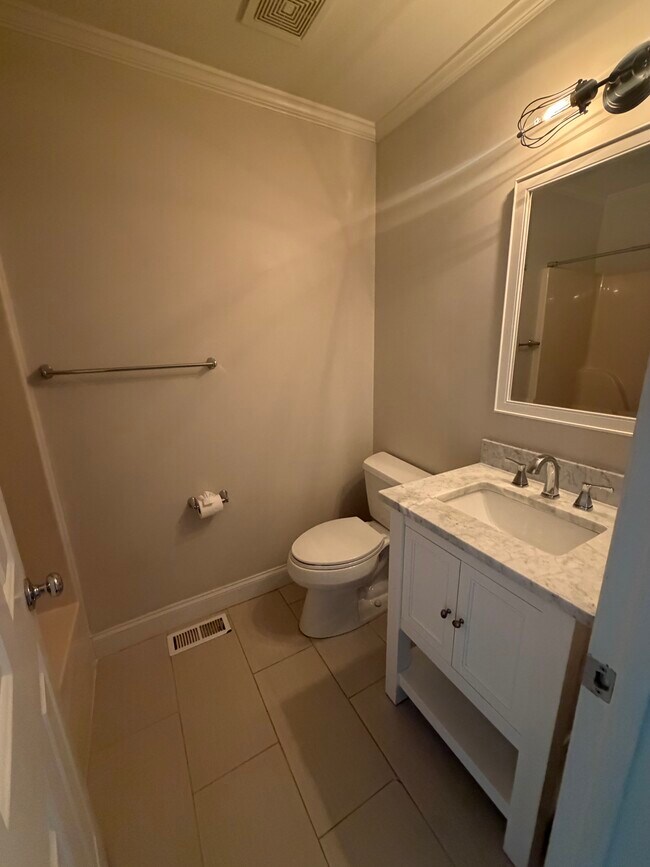 Building Photo - 3270 Glasco Dr